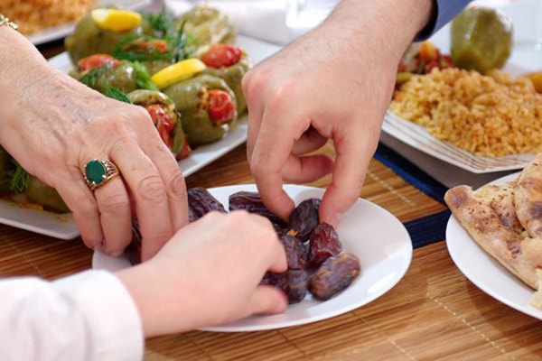 30 برنامه غذایی ویژه افطار و سحر برای لاغری در ماه مبارک رمضان - مجله کسب و  کار بازده