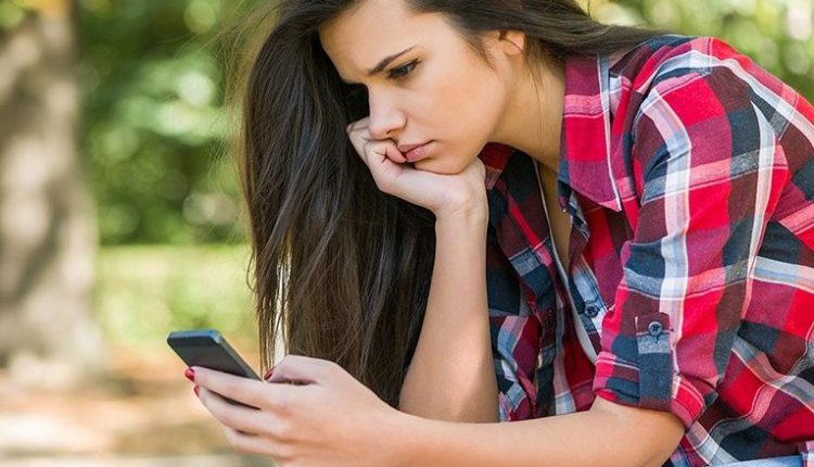 تاثیر شبکه های اجتماعی بر افسردگی نوجوانان