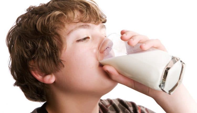 فواید نوشیدن شیر قبل از خواب شب