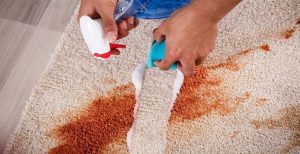 راه حل های آسان برای از بین بردن لکه های قدیمی از روی انواع فرش