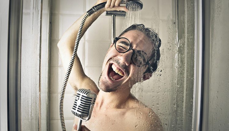 آواز خواندن در حمام