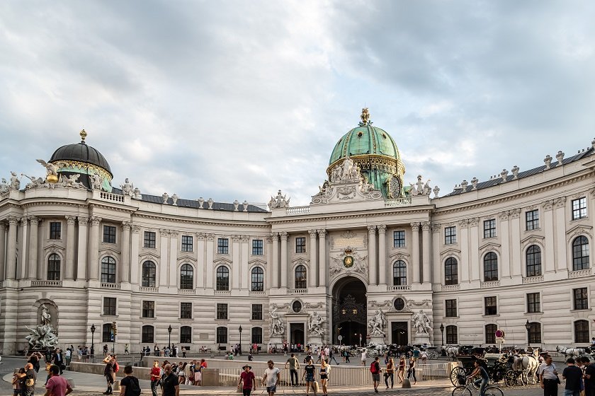 قصر هُفبورگ (Hofburg) جاذبه های گردشگری وین