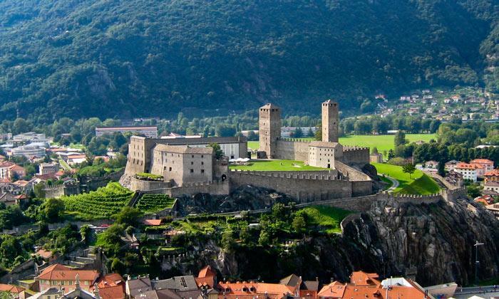قلعه‌های بلینزونا (Castles of Bellinzona)