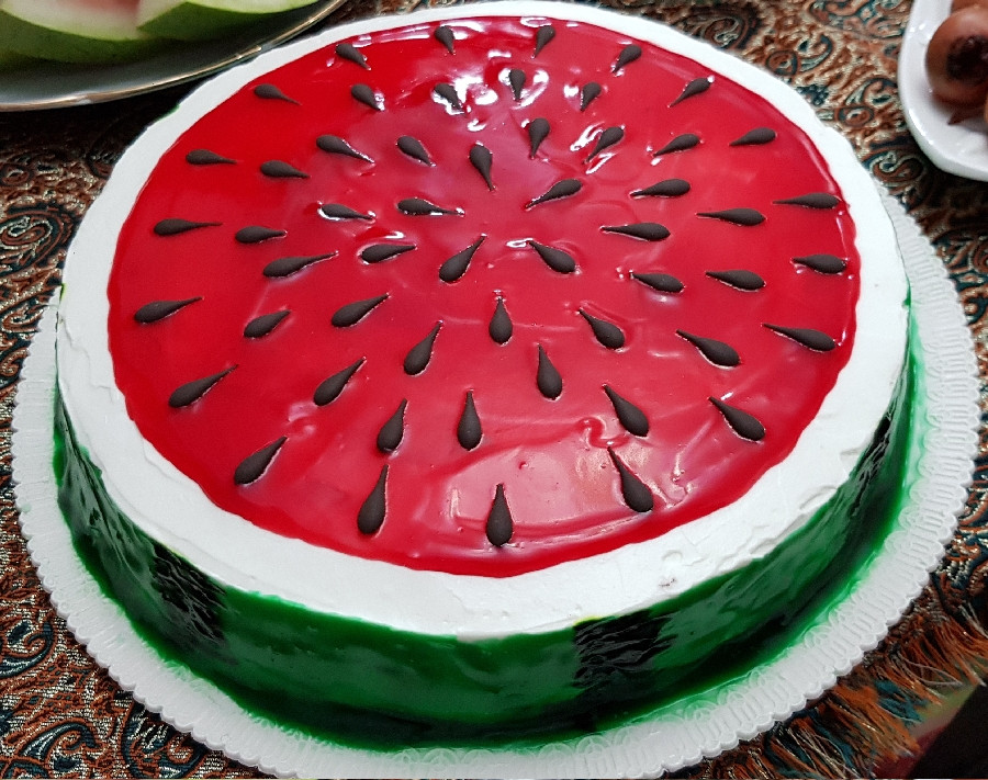 طرز تهیه کیک شب یلدا در خانه با طرح هندوانه با فر و بدون فر