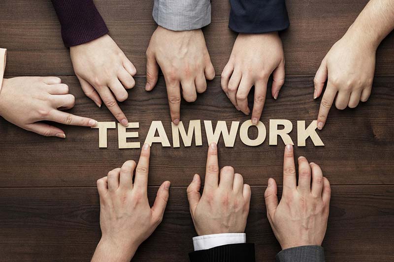 چگونه کار تیمی کنیم - بررسی تاثیر کار تیمی در موفقیت سازمان ها