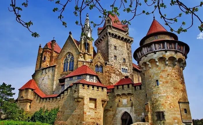 ۸ قلعه زیبا در اتریش که روح شما را جادو می کنند