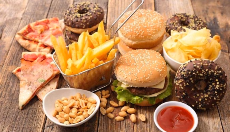 ۱۰ خوراکی مضر برای افراد مبتلا به فشار خون بالا